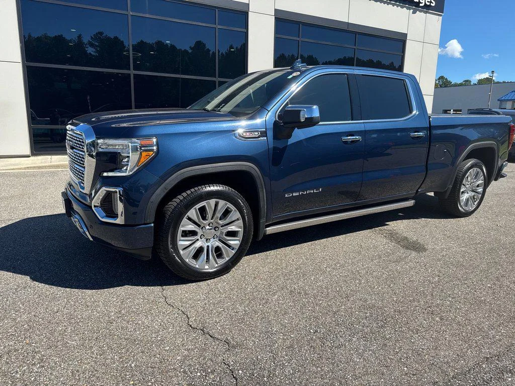 Used 2022 Pacific Blue Metallic GMC 