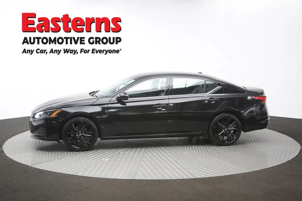 Used 2024 Black Nissan 2.5 SR image 60