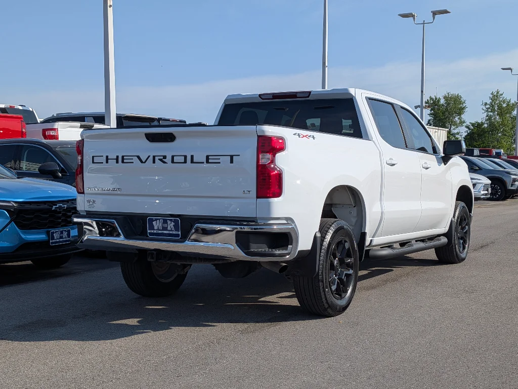 Used 2025 Summit White Chevrolet LT image 3