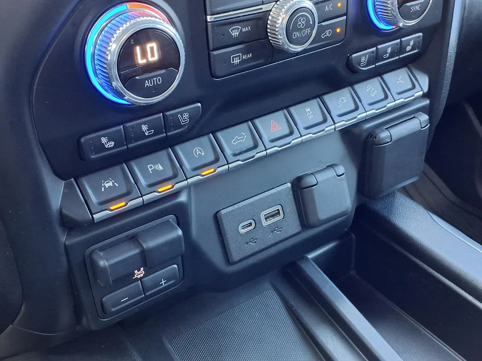 Used 2019 White GMC Denali image 5