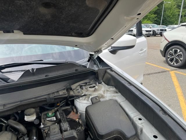 Used 2020 Snowflake White Pearl Mica Mazda Touring image 22