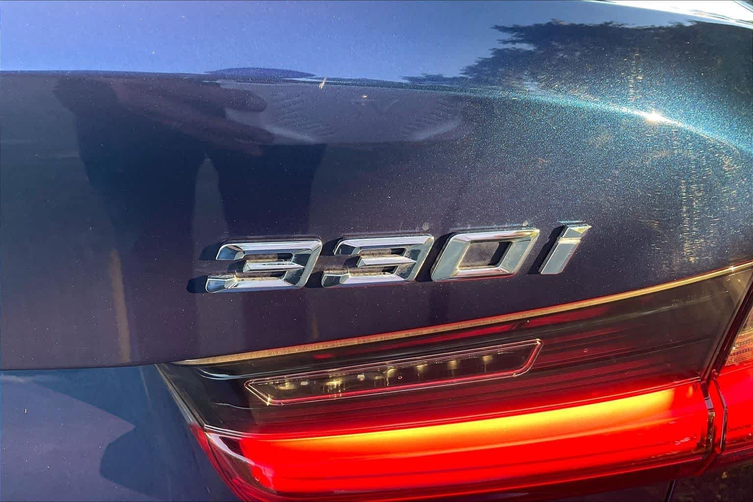 Used 2019 Mediterranean Blue Metallic BMW 330i xDrive image 9