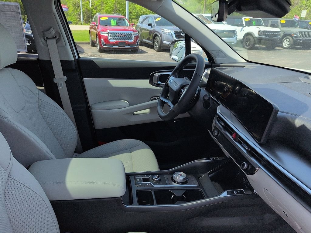New 2026 Snow White Pearl Kia EX image 7