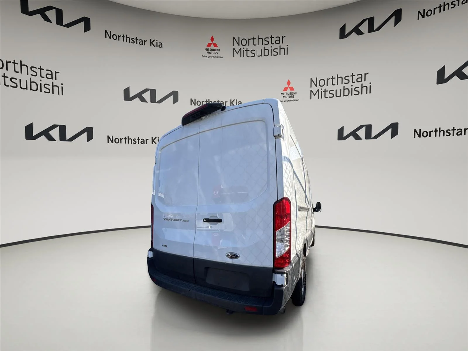 Used 2023 Oxford White Ford  image 4