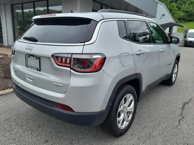 Used 2024 Silver Jeep Latitude image 8