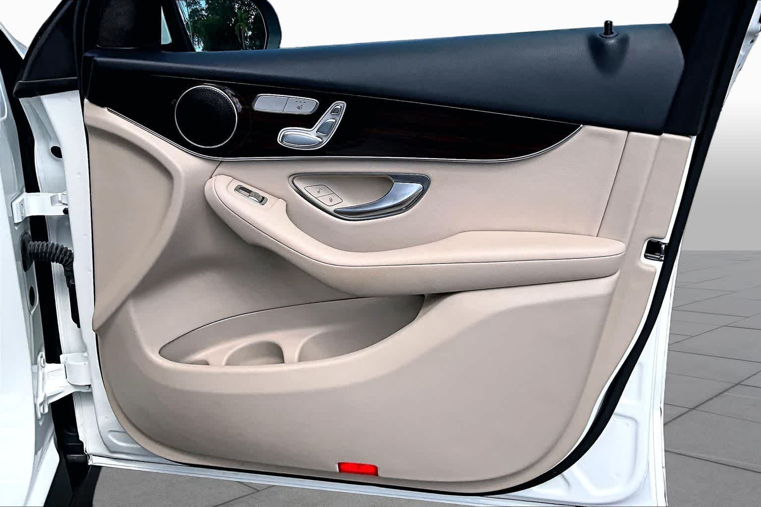 Used 2019 Polar White Mercedes-Benz GLC 300 image 27