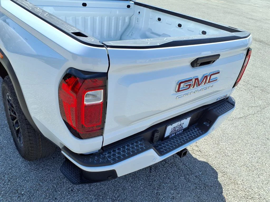 2026 GMC Canyon AT4 - Photo 18