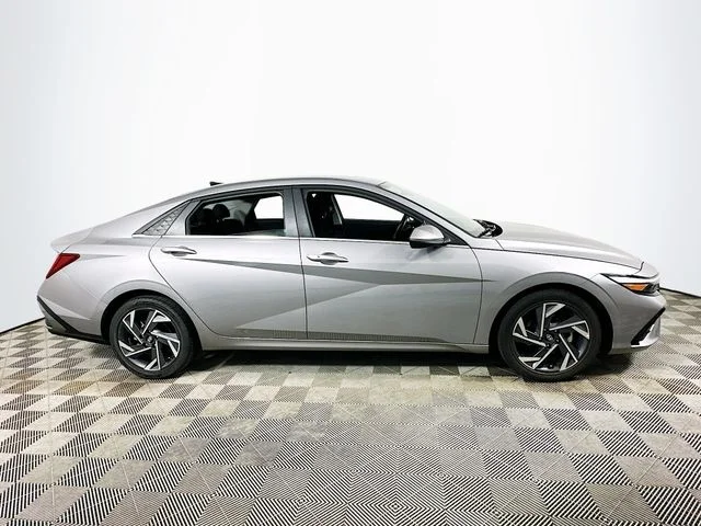 Certified Pre-Owned 2025 Hyundai Elantra SEL Convenience