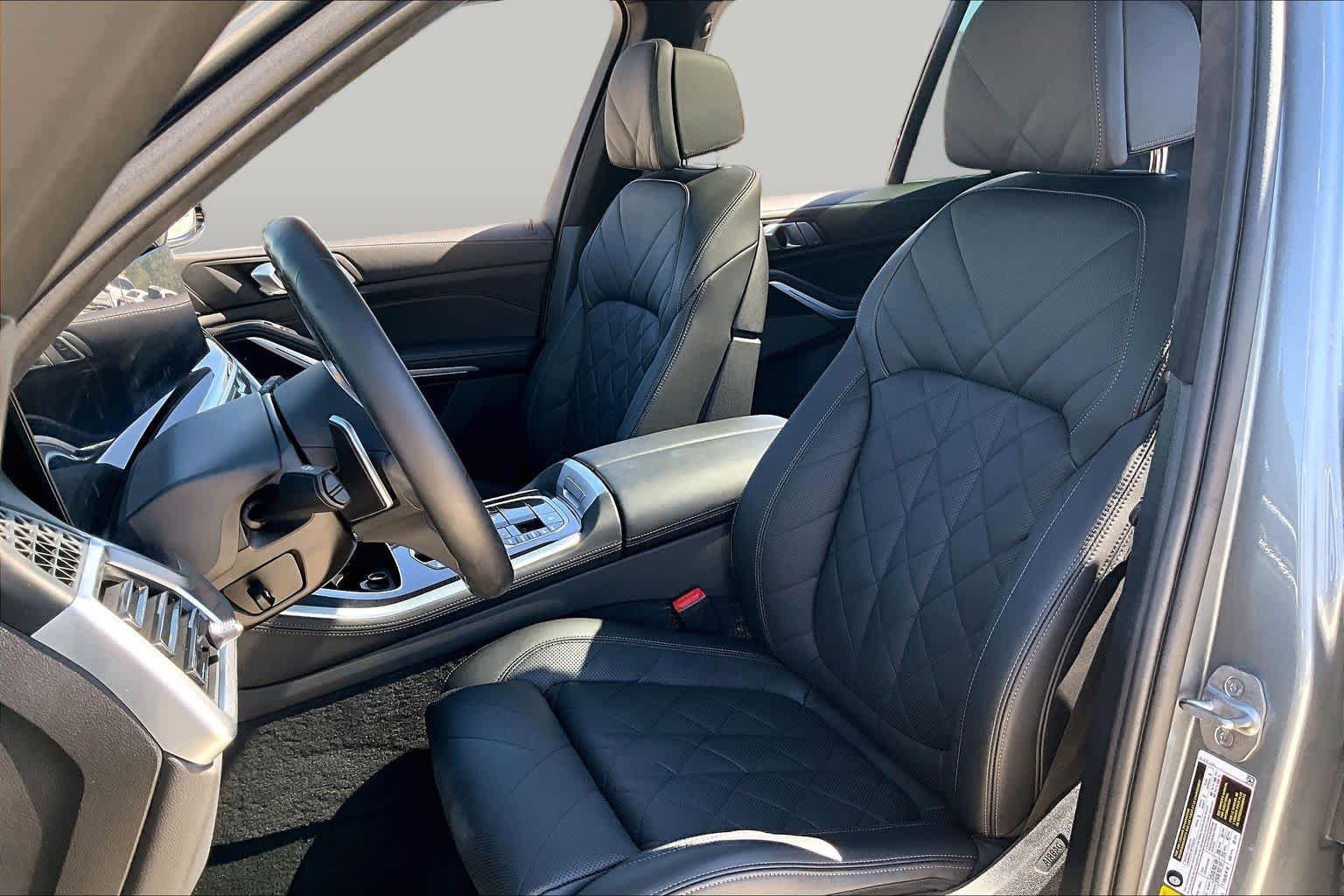 Used 2024 Skyscraper Grey Metallic BMW xDrive40i image 7