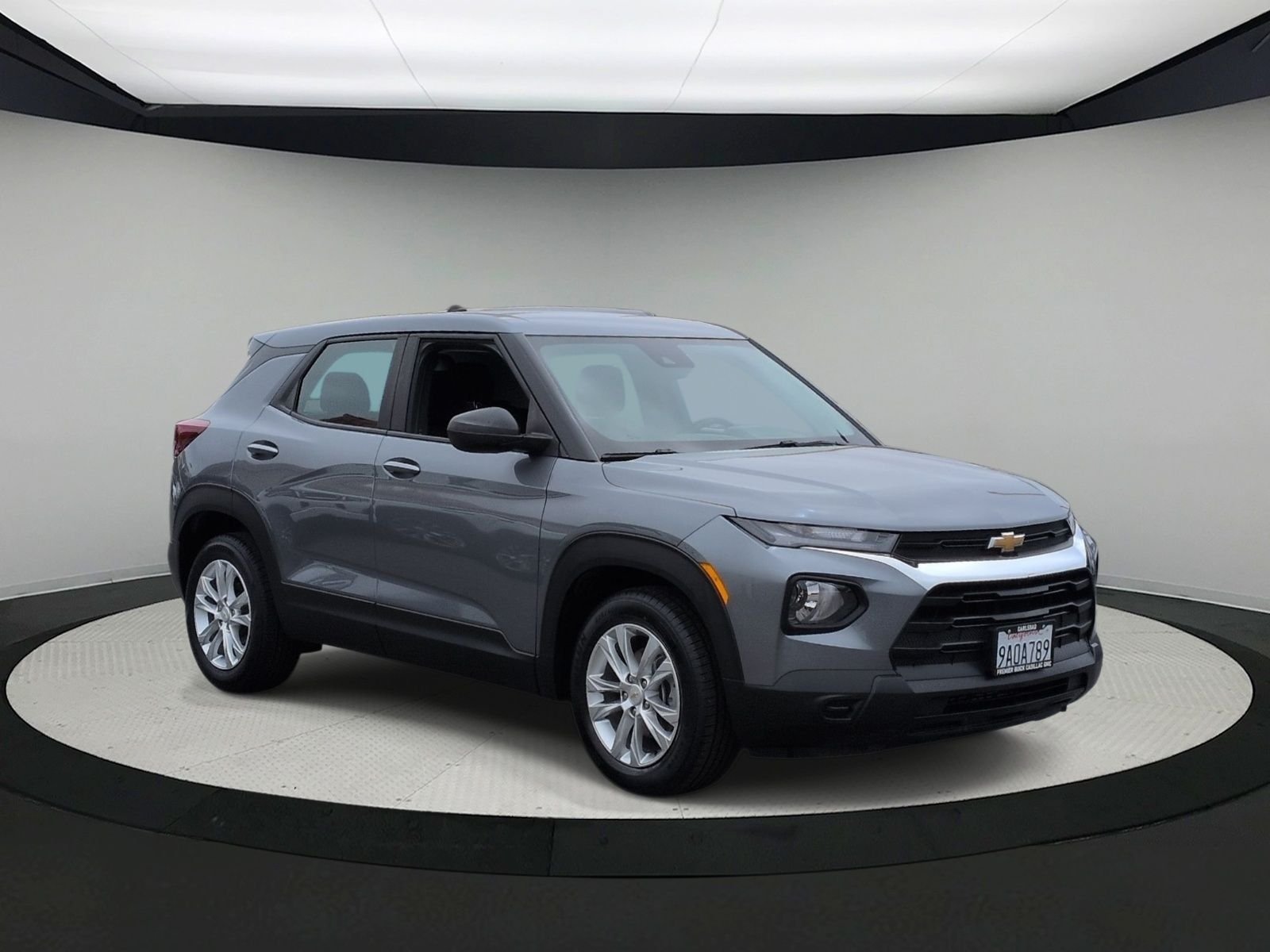 View vehicle photo 3