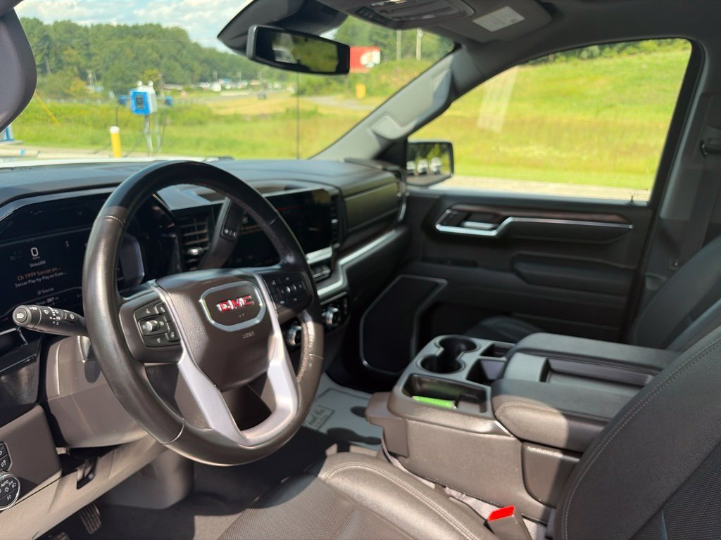 Used 2025 Summit White GMC SLT image 19