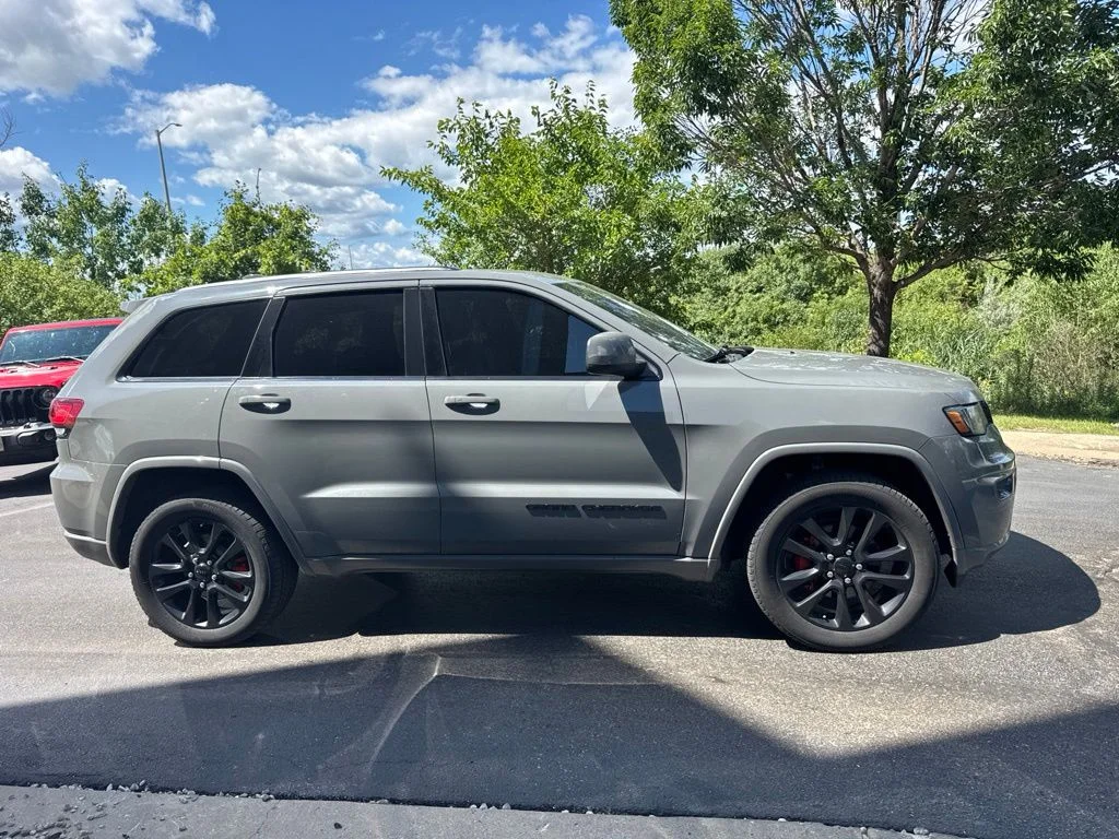 Used 2020 Gray Jeep Altitude image 4