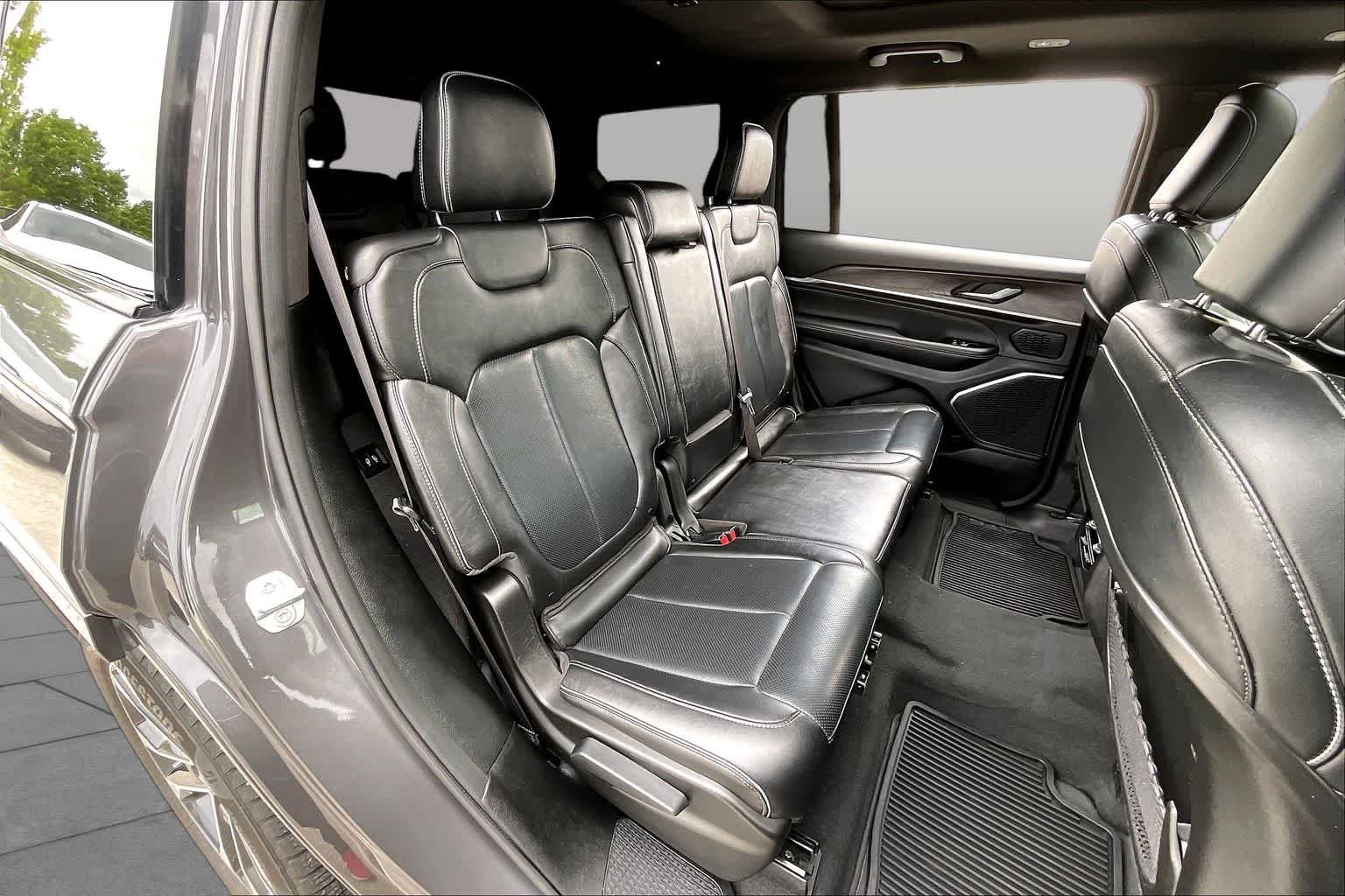 Used 2023 Baltic Gray Metallic Clearcoat Jeep Overland image 21