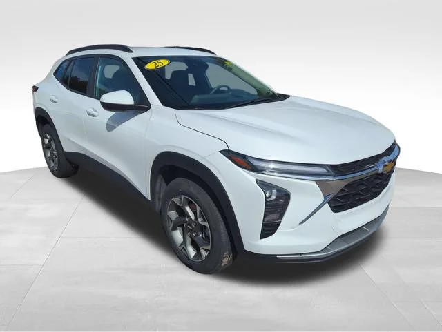 Used 2025 Summit White Chevrolet LT image 9