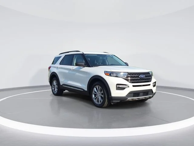 Used 2023 White Ford XLT image 2