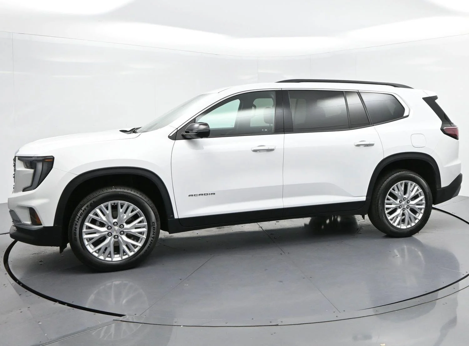 Used 2024 Summit White GMC FWD Elevation image 4
