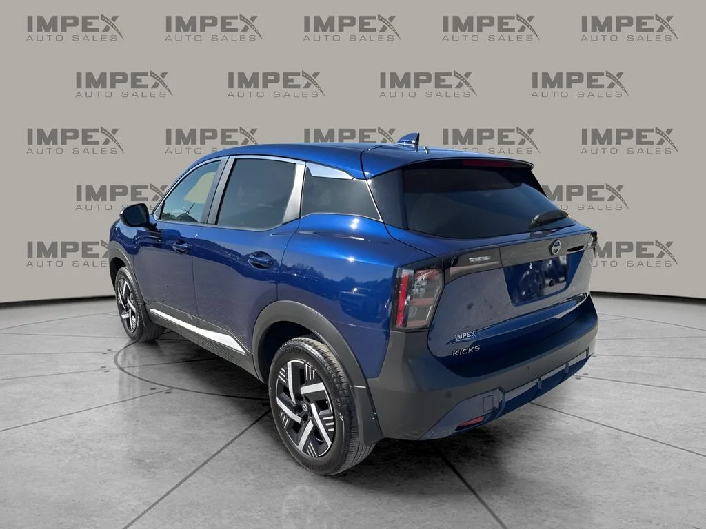 Used 2025 Blue Nissan SV image 3