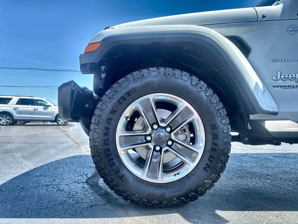 Used 2020 White Jeep Unlimited Sahara image 10