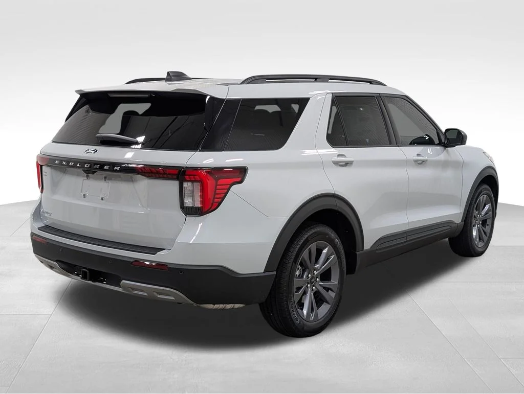 New 2027 Avalanche Gray Ford Active image 19