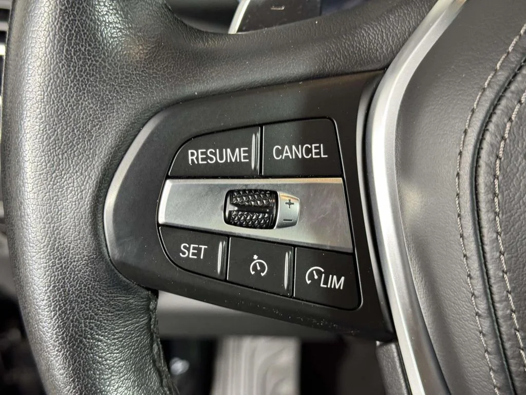 Certified Used 2022 Gray BMW xDrive40i image 22