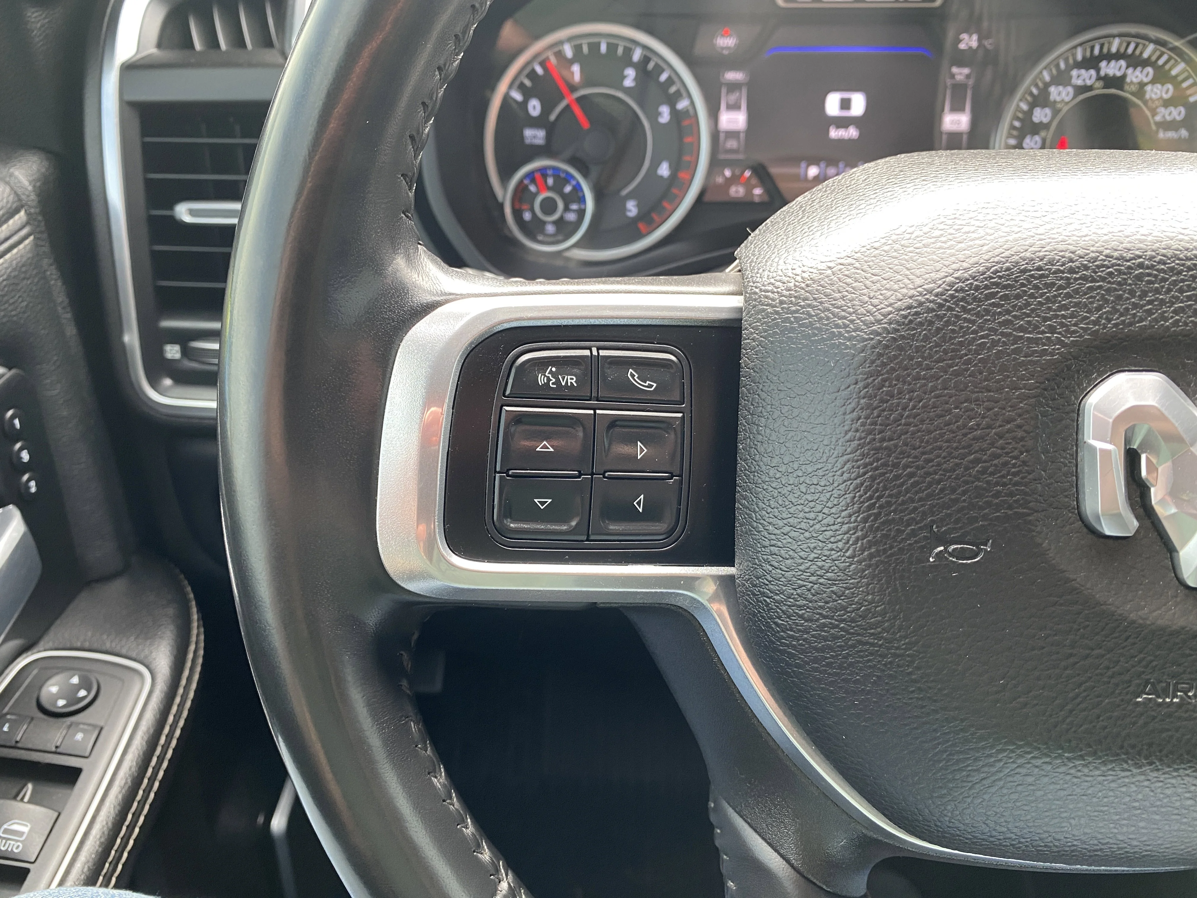 Used 2022 White Ram Laramie MEGA CAB * 12 DISPLAY * DIGITAL REARVIEW MIRROR * image 13