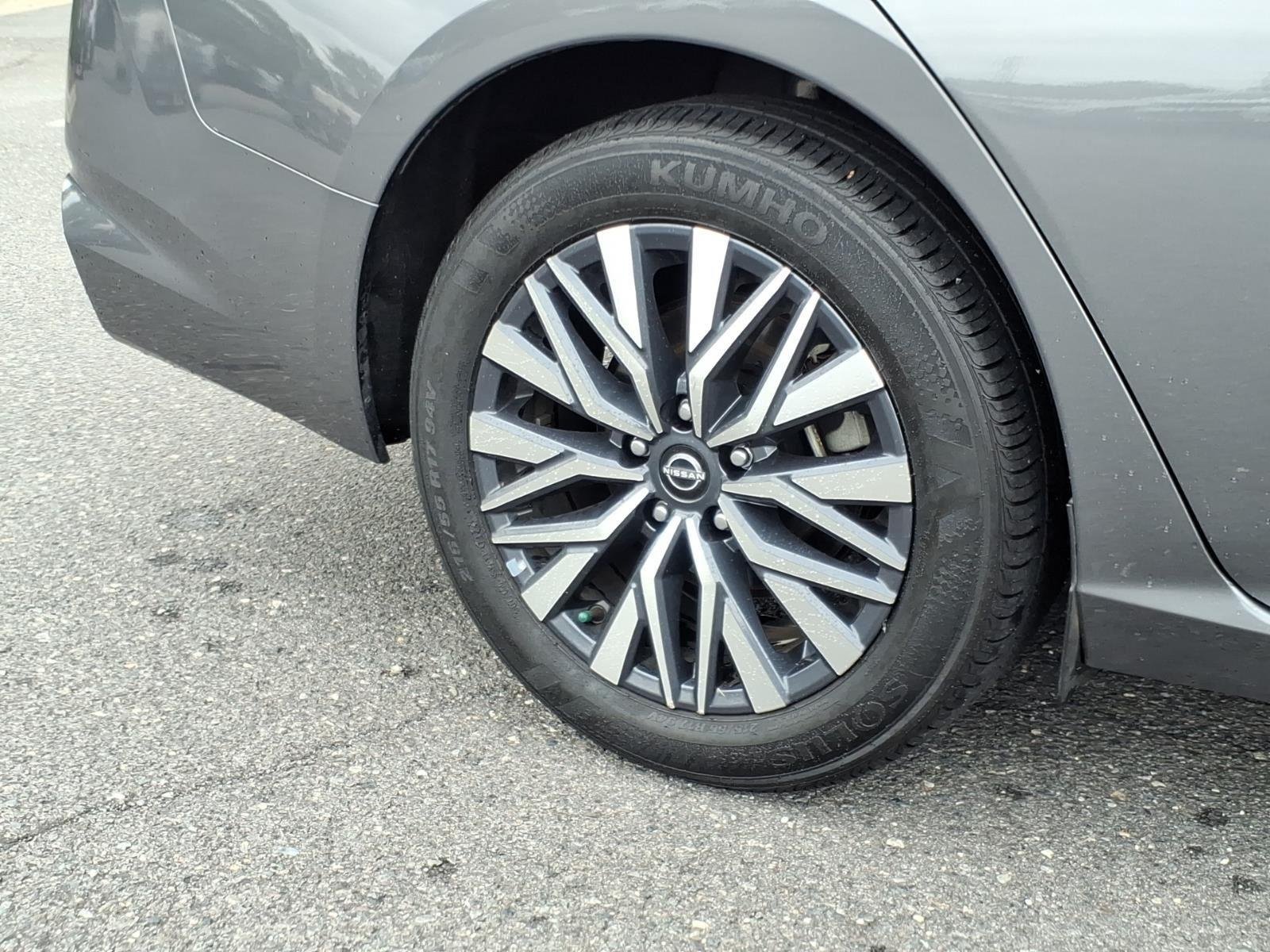 Used 2024 Gun Metallic Nissan 2.5 SV image 9