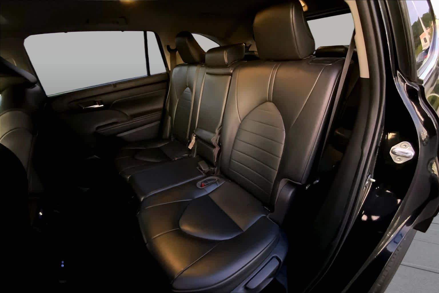 Used 2022 Midnight Black Metallic Toyota XLE image 19