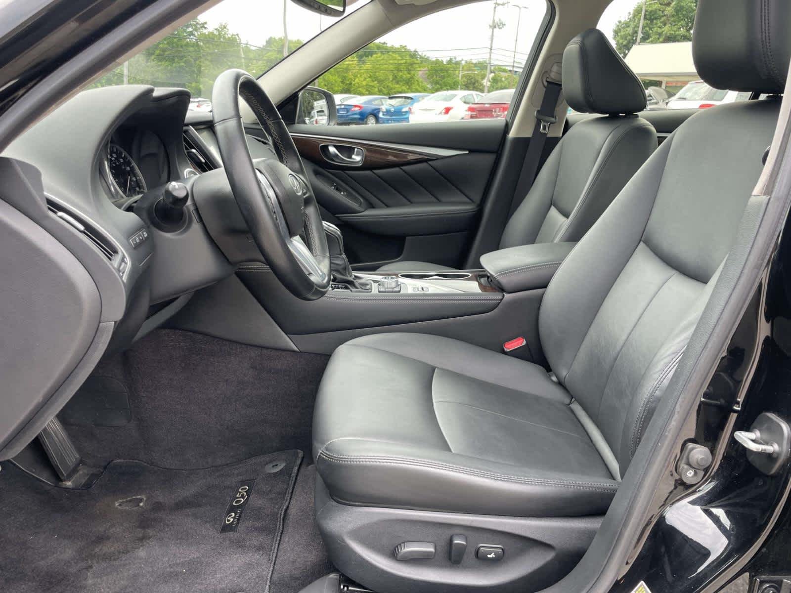 Used 2018 Black Obsidian INFINITI 3.0t LUXE image 17