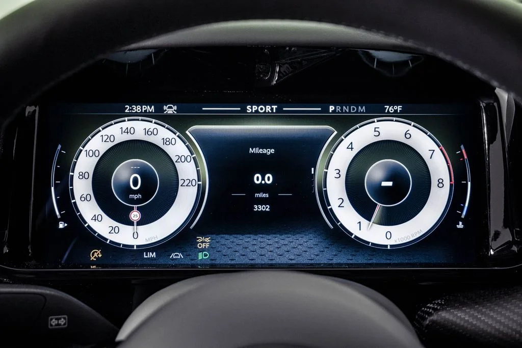 Used 2025 Q Chiltern Green Aston Martin Coupe image 27