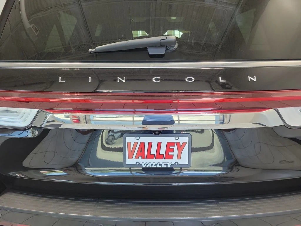 Used 2024 Black Metallic Lincoln Reserve image 13