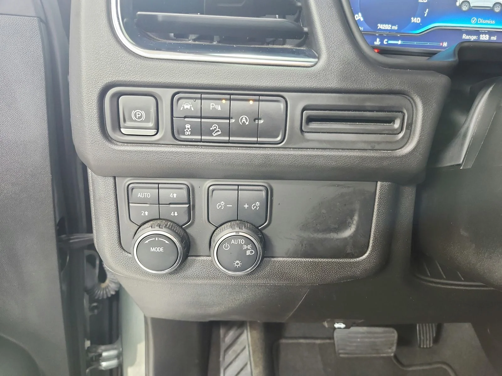 Used 2023 Silver Sage Metallic Chevrolet Premier image 27