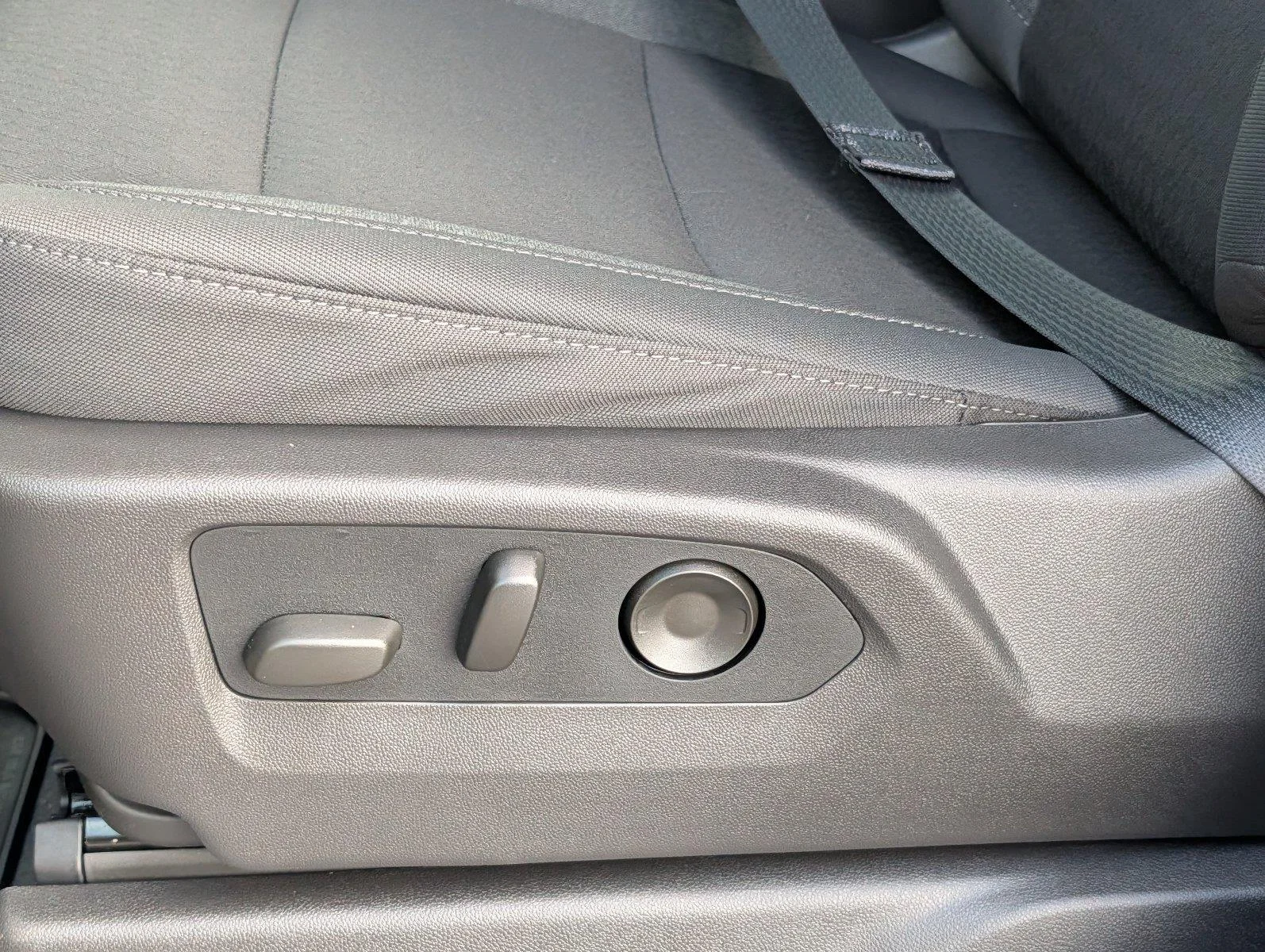 New 2026 Sterling Metallic GMC Elevation image 12