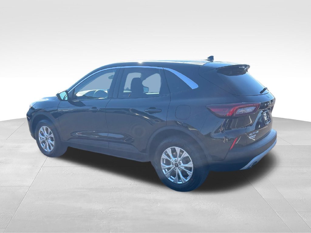 Used 2023 Black Ford Active image 3