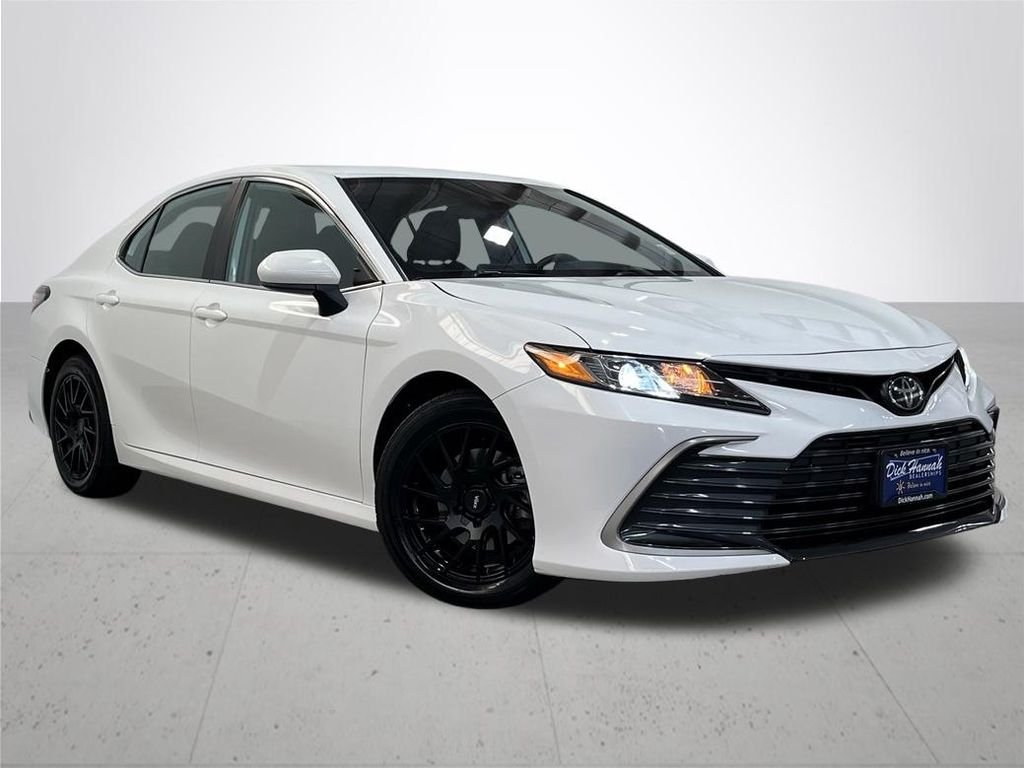 Used 2023 Ice Toyota LE image 7