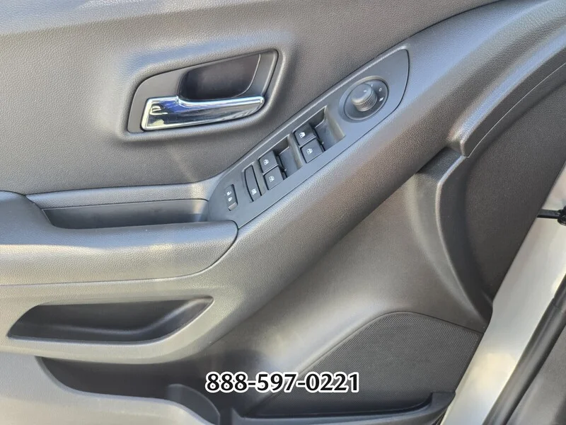 Used 2020 Silver Ice Metallic CHEVROLET LS image 30