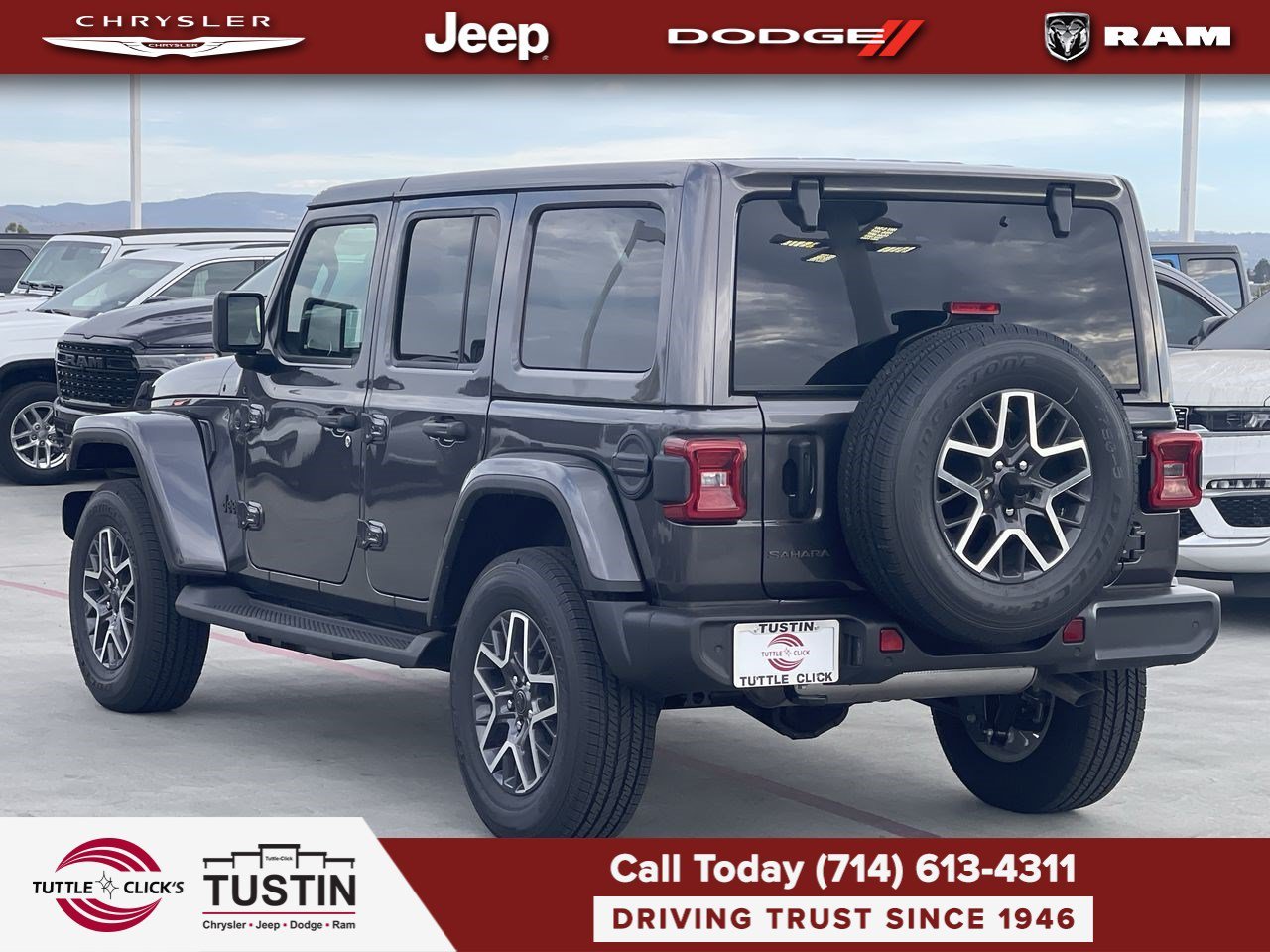 New 2026 Granite Crystal Metallic Clear-Coat Exterior Paint Jeep Sahara image 4