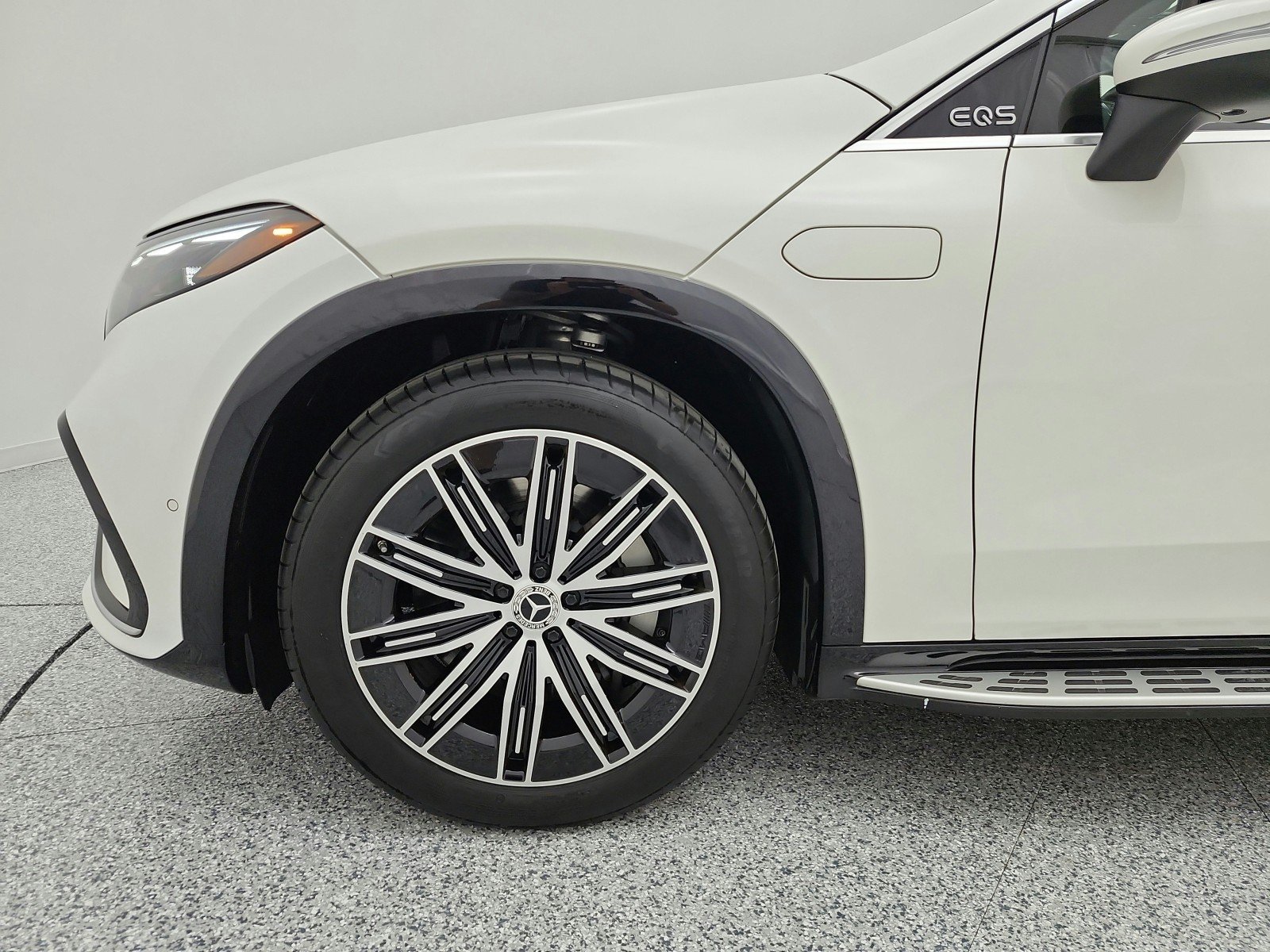Used 2023 MANUFAKTUR Diamond White Mercedes-Benz EQS 450+ SUV image 17