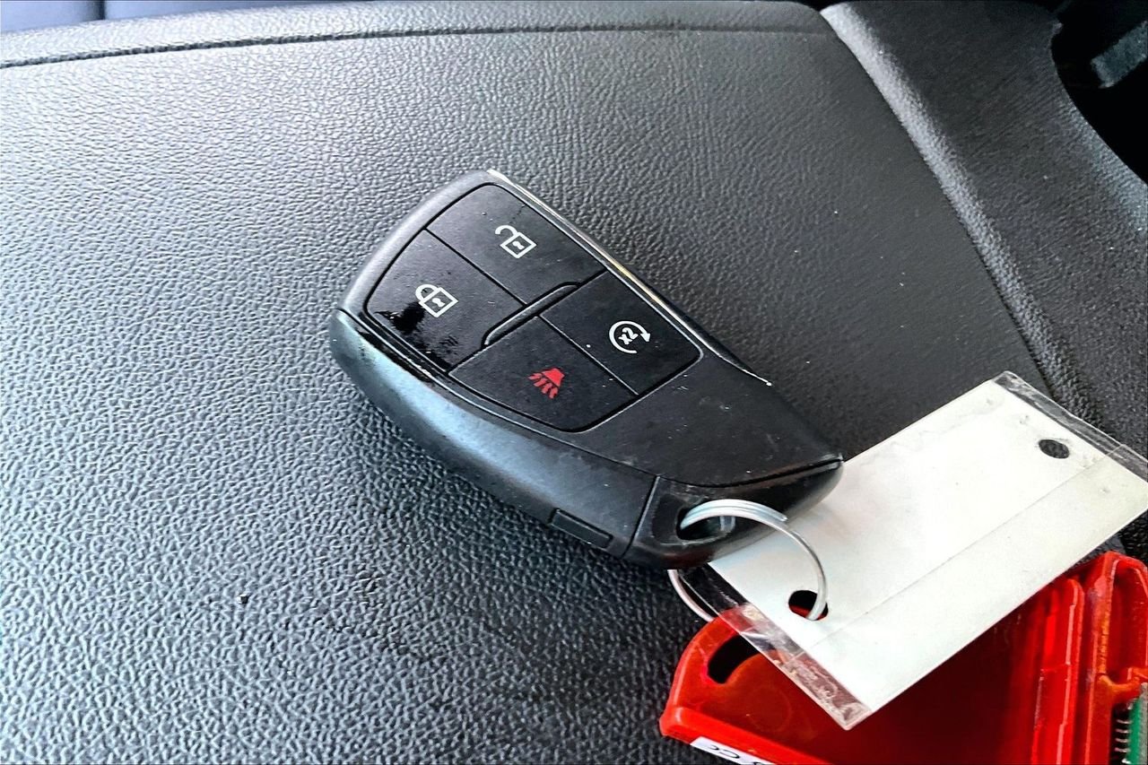 Used 2025 White Chevrolet LT image 35