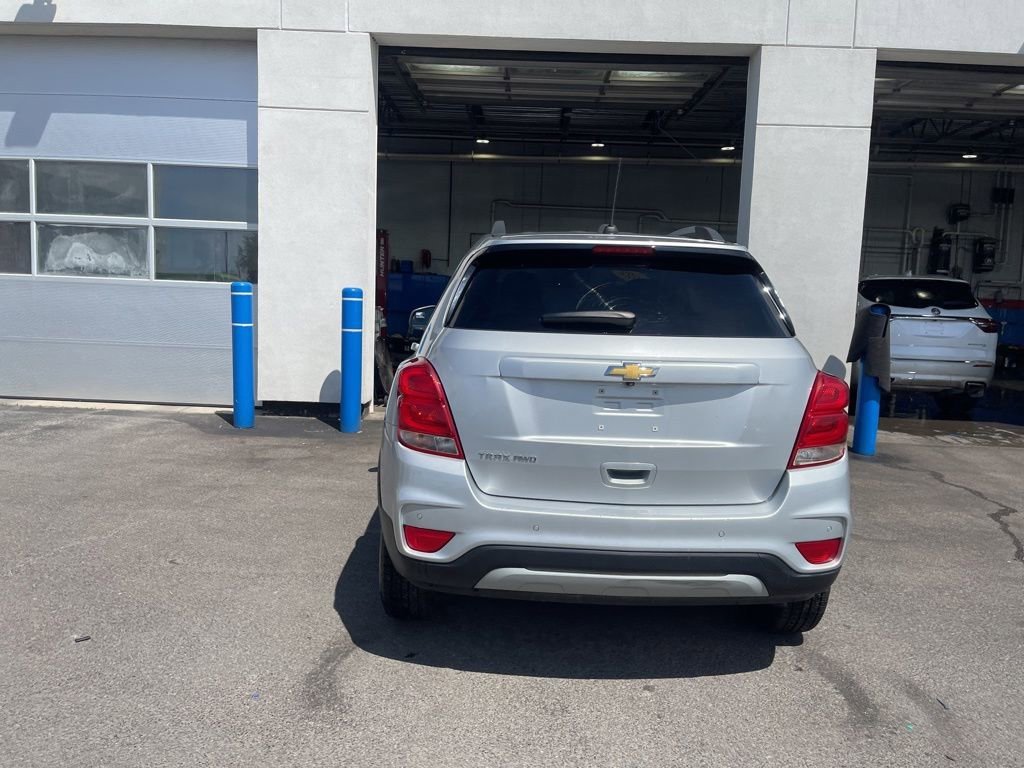 Used 2022 Silver Ice Metallic Chevrolet LT image 6
