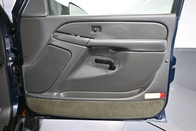 Used 2005 Blue Chevrolet LS image 41