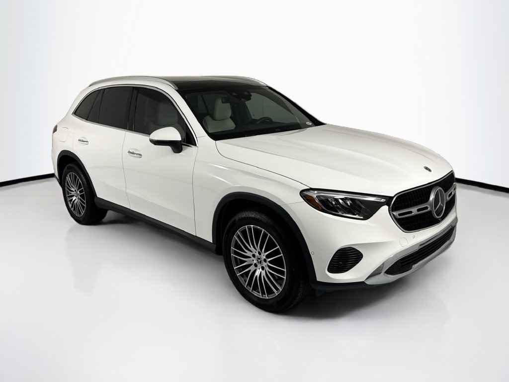 Used 2026  Mercedes-Benz GLC 300 image 3