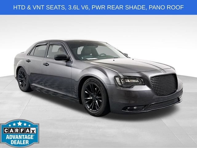 2016 Chrysler 300 C's photo