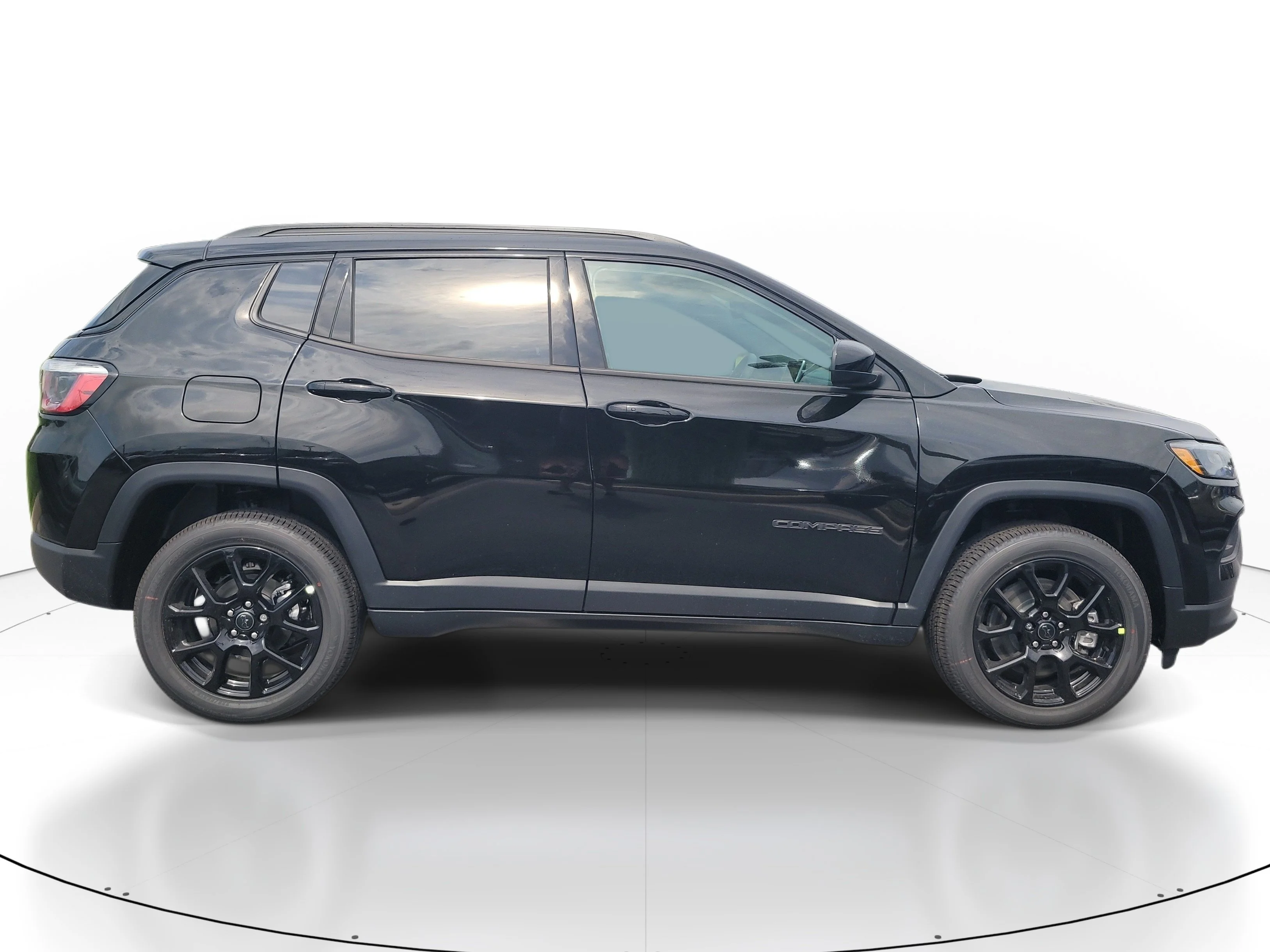 New 2026 Diamond Black Crystal Pearlcoat Jeep Latitude image 5