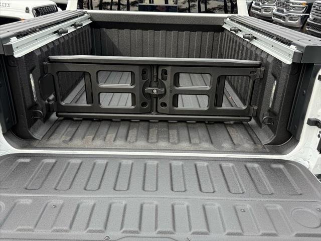 New 2026 Bright White Clear-Coat Exterior Paint RAM LARAMIE image 6