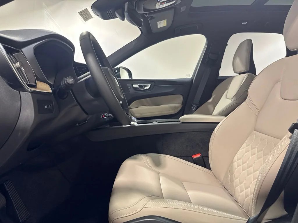 New 2026 Onyx Black Metallic Volvo T8 Plus image 19