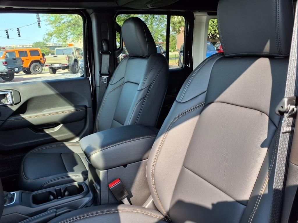 2025 Jeep Wrangler 4-Door Sahara - Photo 7