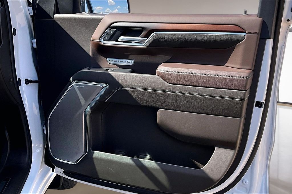 Used 2024 White GMC Denali image 19