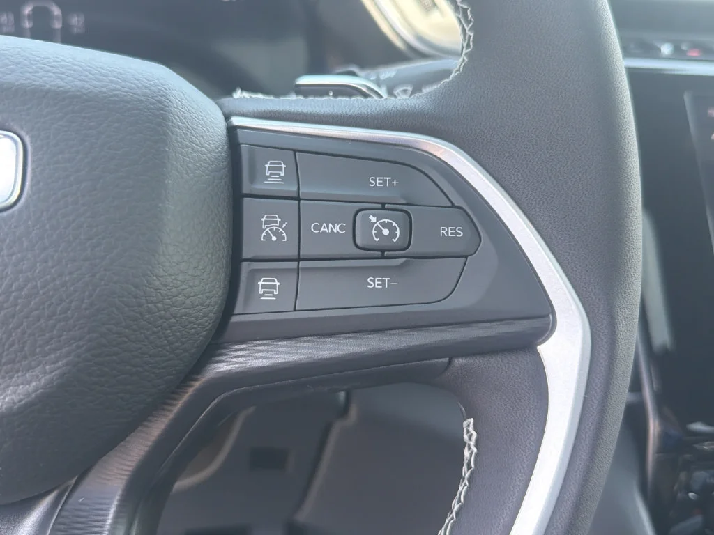 New 2026 Silver Zynith Exterior Paint Jeep Laredo X image 11