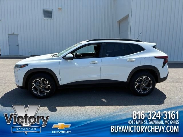 Used 2024 Summit White Chevrolet LT image 1