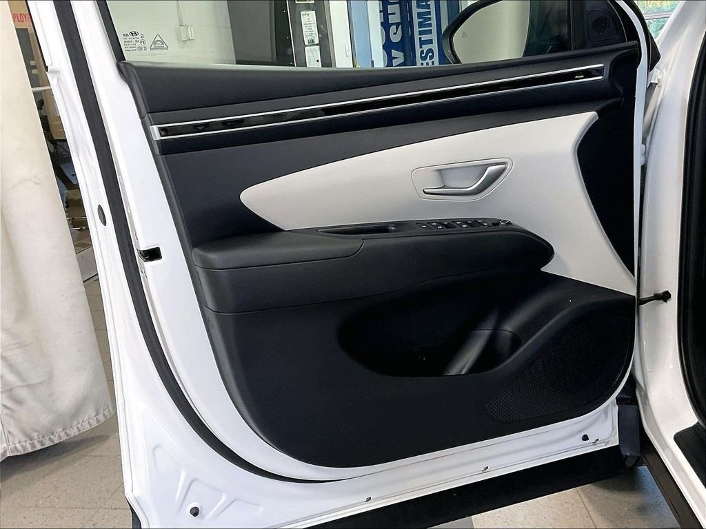Used 2024 White Hyundai SEL image 9